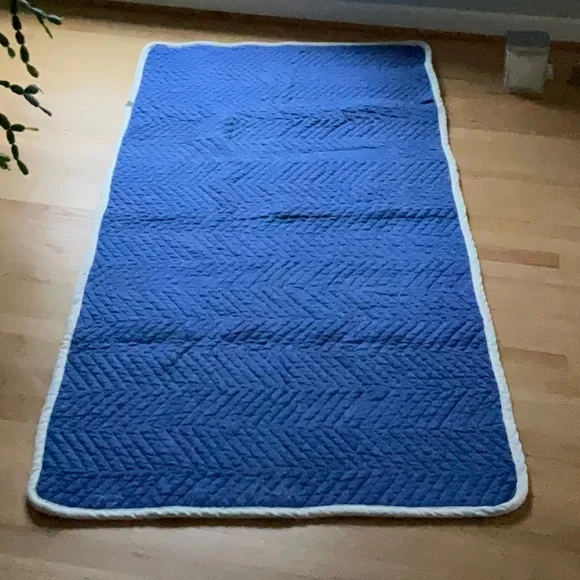 🏈 football stadium bench blanket. Quilted reversible. Rolls up compact used - Picture 6 of 12